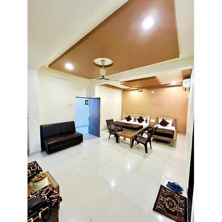 Hotel Dreamland, Somnath Luaran gambar
