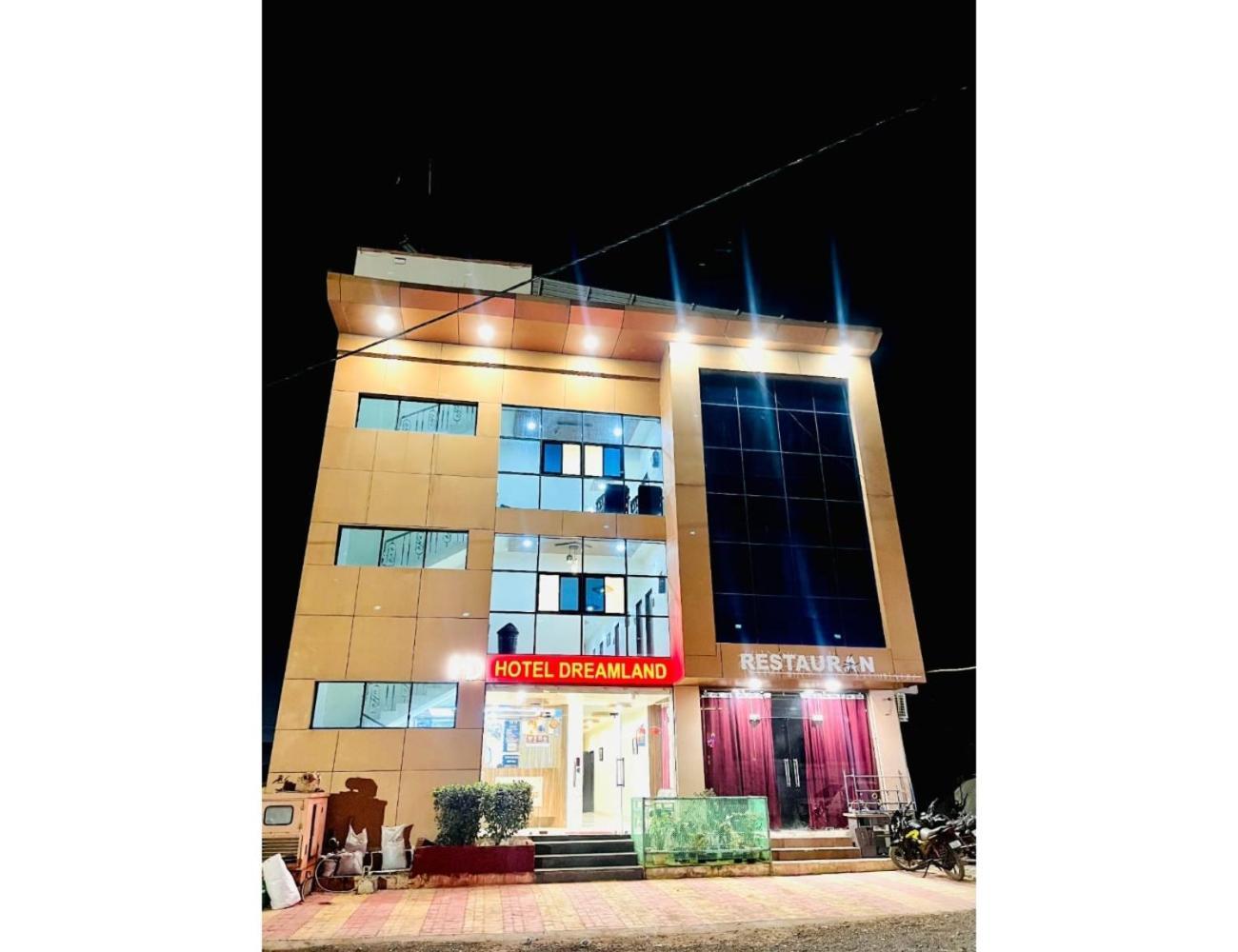 Hotel Dreamland, Somnath Luaran gambar