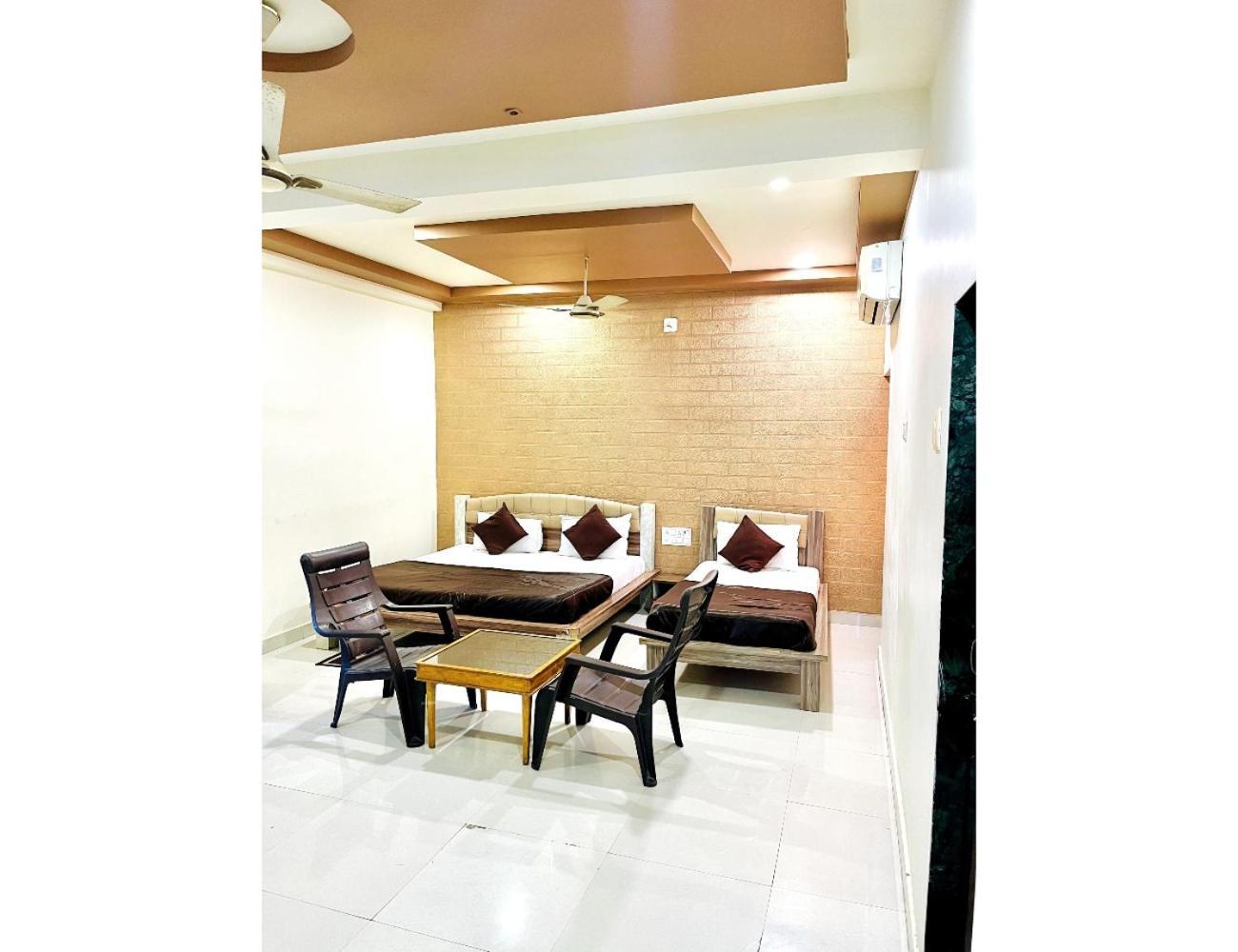 Hotel Dreamland, Somnath Luaran gambar