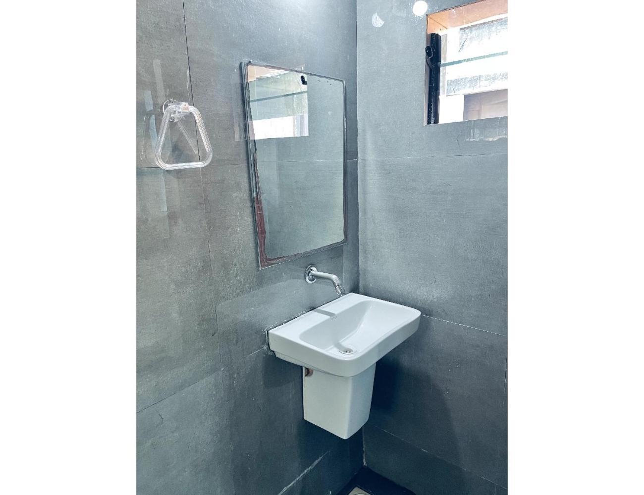 Hotel Dreamland, Somnath Luaran gambar
