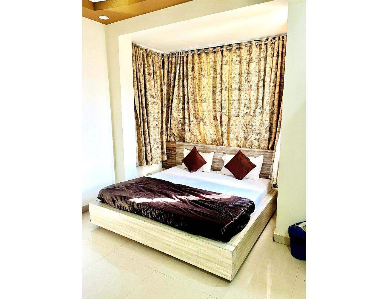 Hotel Dreamland, Somnath Luaran gambar