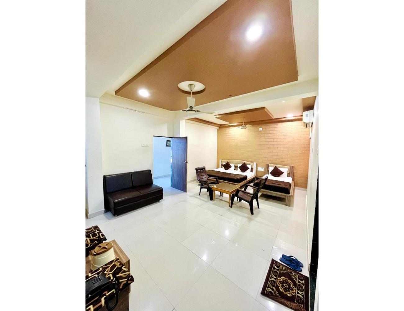 Hotel Dreamland, Somnath Luaran gambar